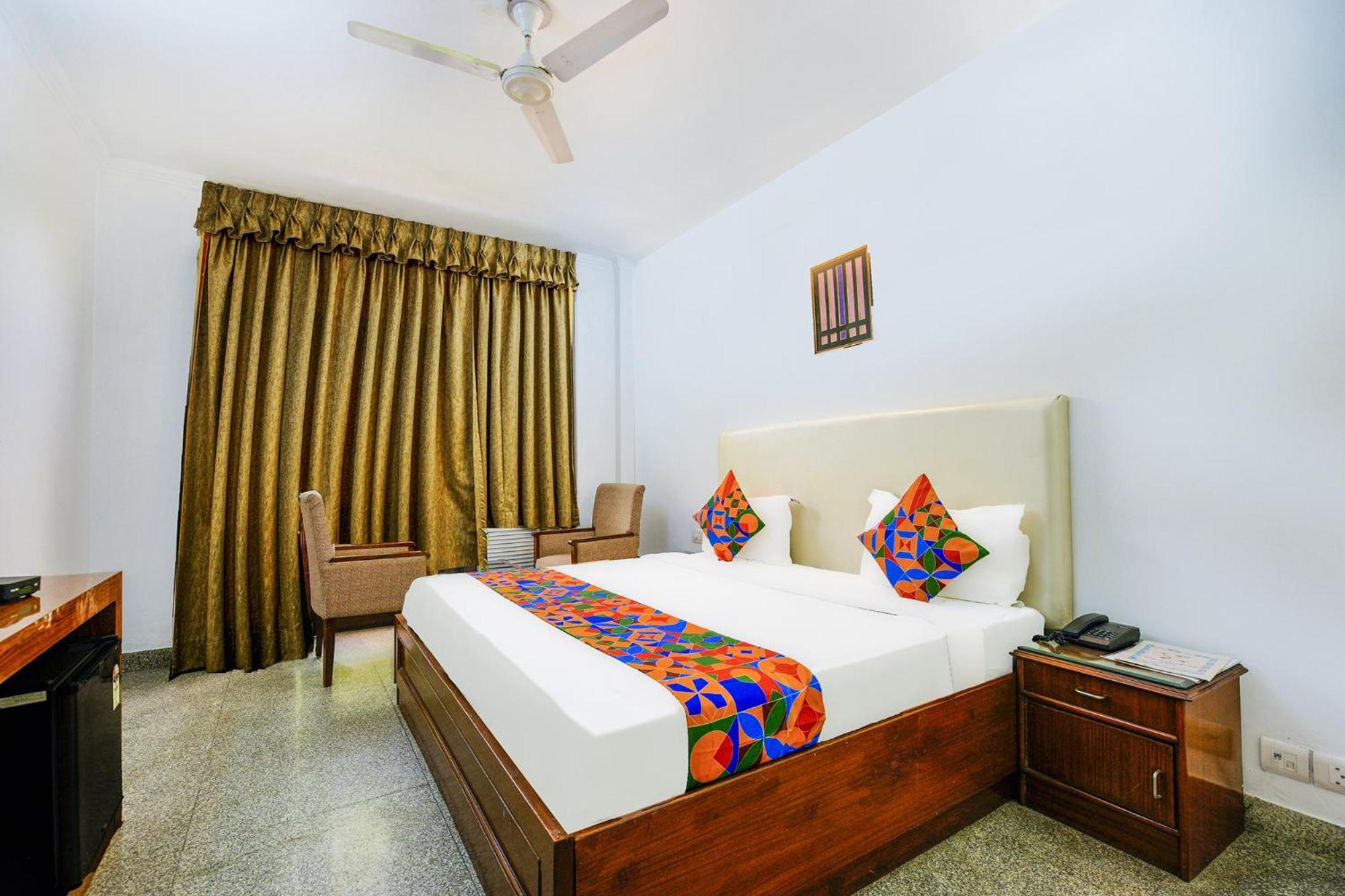 Hotel Exotica Leisure Valley, غورغاون المظهر الخارجي الصورة