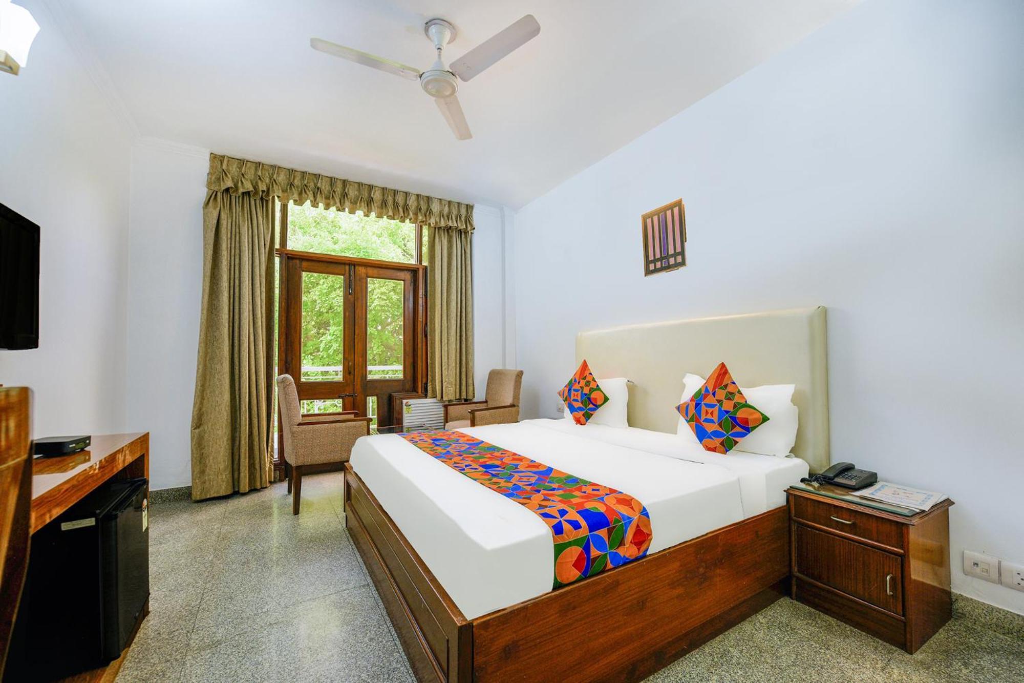Hotel Exotica Leisure Valley, غورغاون المظهر الخارجي الصورة