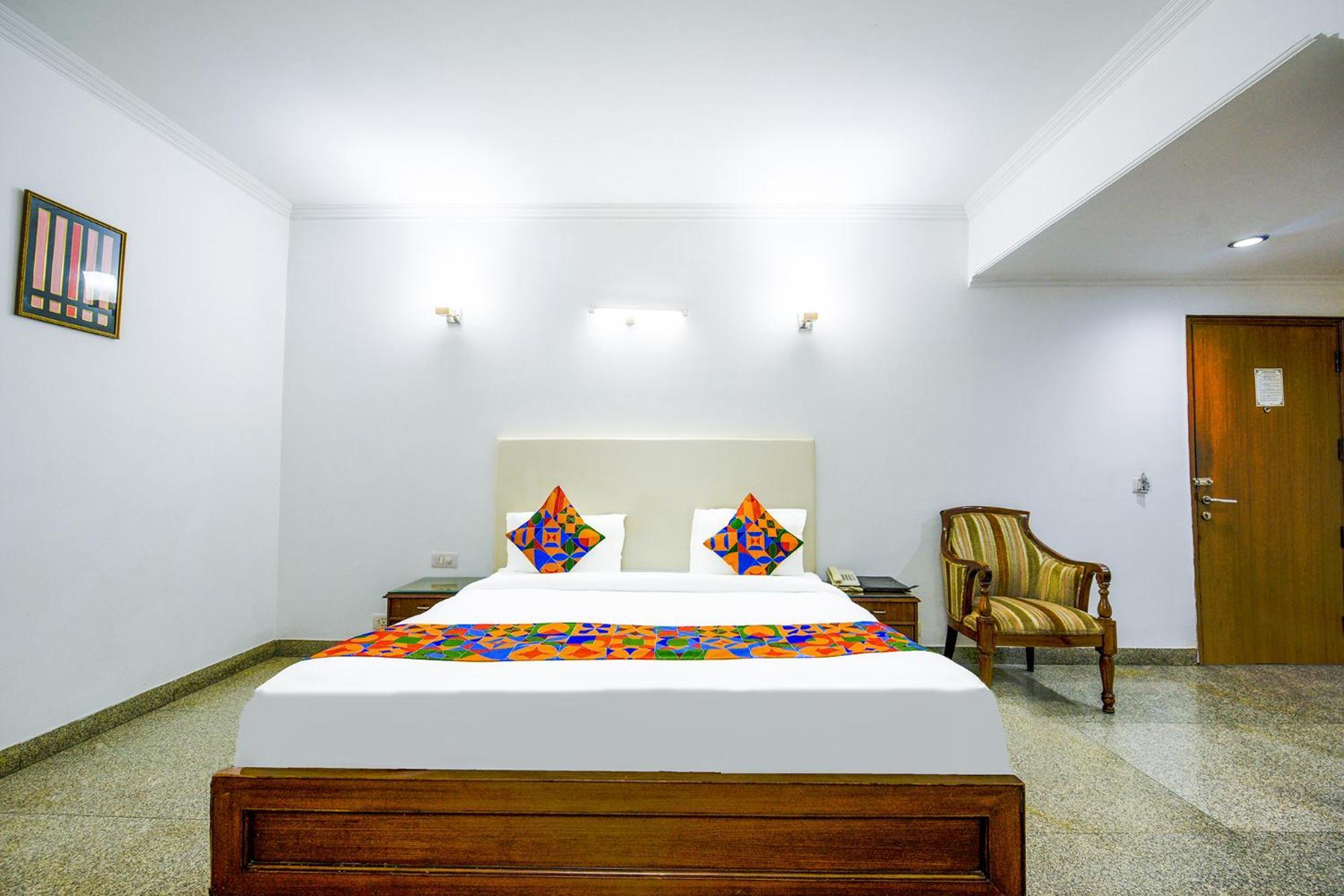 Hotel Exotica Leisure Valley, غورغاون المظهر الخارجي الصورة