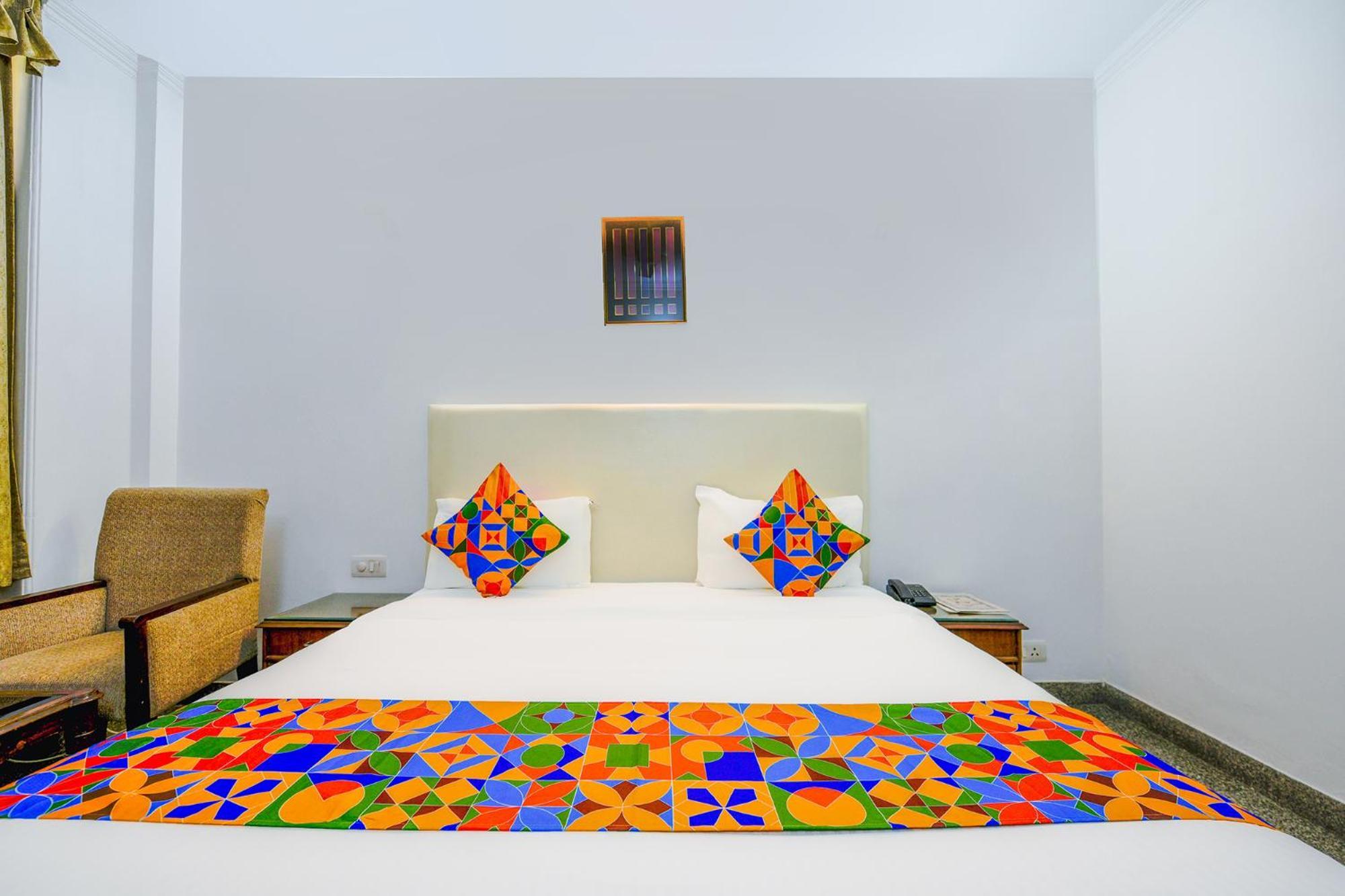 Hotel Exotica Leisure Valley, غورغاون المظهر الخارجي الصورة