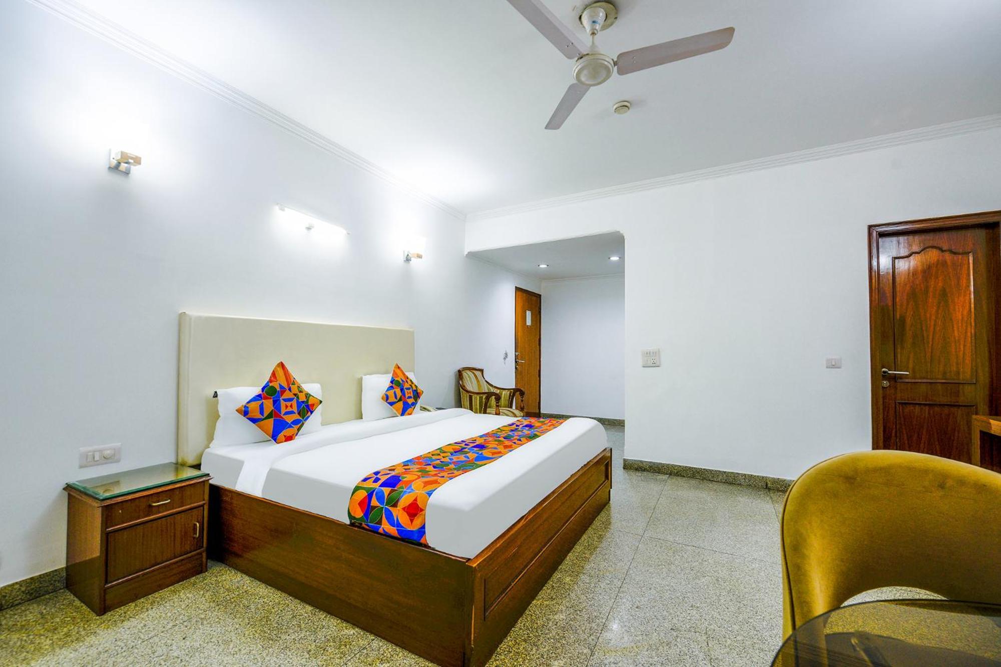 Hotel Exotica Leisure Valley, غورغاون المظهر الخارجي الصورة