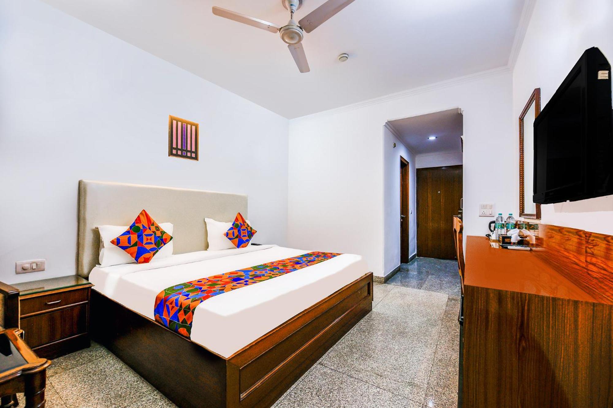 Hotel Exotica Leisure Valley, غورغاون المظهر الخارجي الصورة